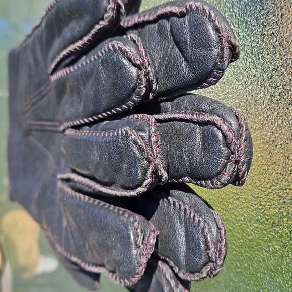 Men's Black Leather Gloves - Picture 3 of 5